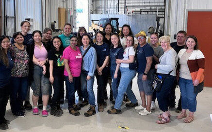 women-in-manitoba-group-photo