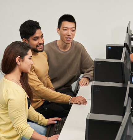 Students at MITT gathered around computers.