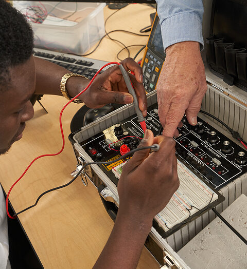 Hand-on learning MITT Electronics technician